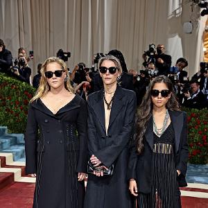 (L-R) Amy Schumer, Venus Williams, Xiye Bastida, and Gabriela Hearst