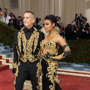 (L-R) Jeremy Scott and Ariana DeBose