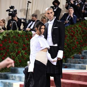 (L-R) Kourtney Kardashian and Travis Barker